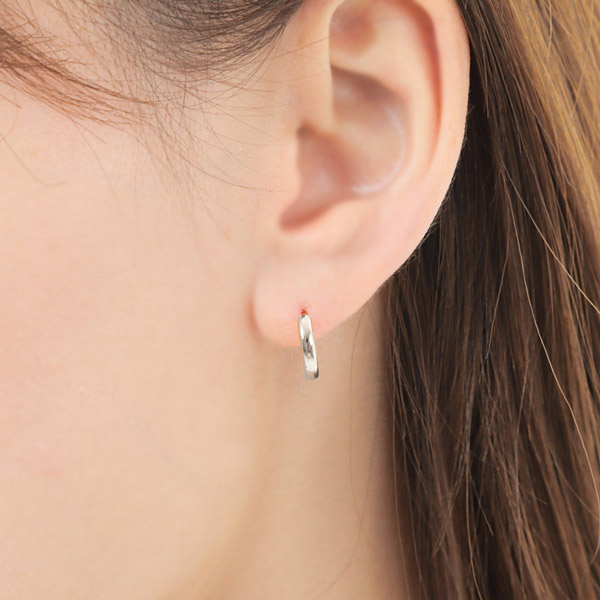 限定特価！Pt900プラチナ 新品 甲丸 スナップピアス 2×13mm プラチナ フープ ピアス 甲丸 スナップ Pt900 幅2mm 外径13mm