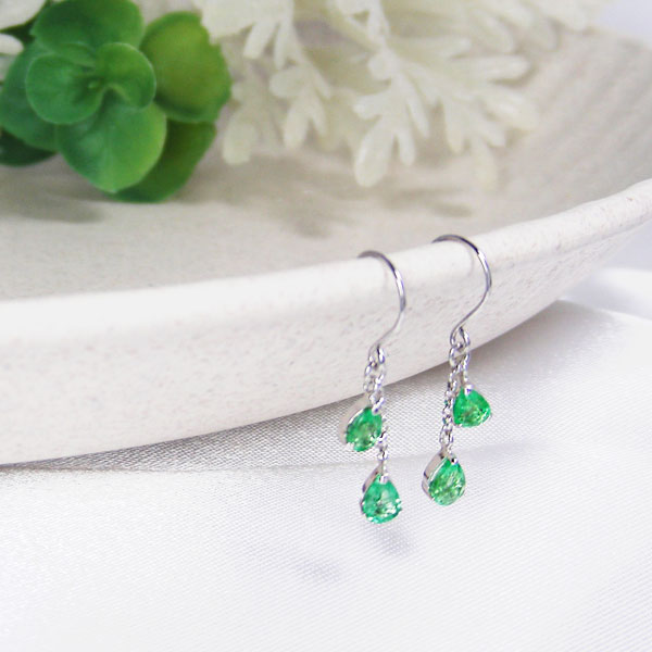 K14WG フックピアス エメラルドストーン付き K14WG フックピアス エメラルドストーン付き K14WG フックピアス