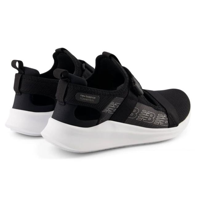 aravon BY new balance 黒 エナメル ストラップ 23センチ aravon BY new balance 黒 エナメル ストラップ 23センチ