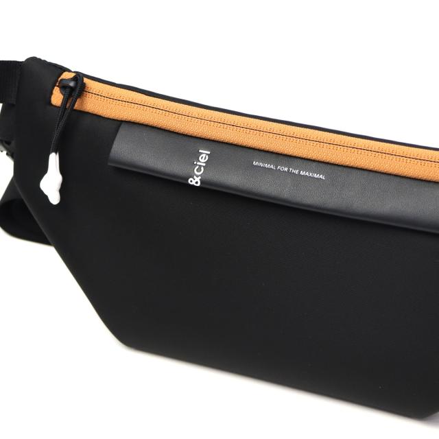 【5％OFFクーポン】【商品レビューで＋5％】【正規品1年保証】コートエシエル ボディバッグ メンズ レディース Cote&Ciel ウエストバッグ カジュアル おしゃれ 撥水 1.2L Isarau XS Sleek Black Color accent 29172