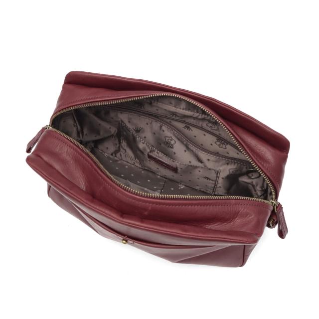 【商品レビューで＋5％】【ダコタ限定小物プレゼント】ダコタ ショルダーバッグ レディース Dakota バッグ 斜めがけ 軽量 大人 上品 ブランド ショルダー 本革 革 A5 ネロ 1034851 商品レビューで＋5％】【ダコタ限定小物プレゼント】ダコタ ショルダー