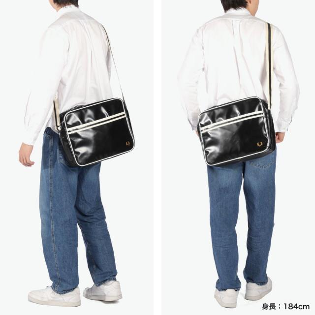 【商品レビューで＋5％】フレッドペリー ショルダーバッグ メンズ レディース 斜めがけバッグ ブランド FRED PERRY 斜めがけ 大きめ 軽量 ファスナー PC 14inch A4 14.5L Classic Shoulder Bag L8257