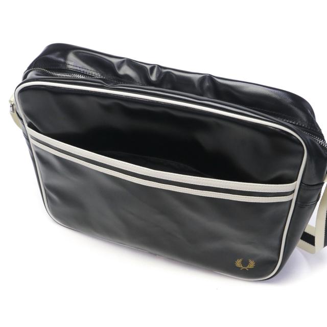 【商品レビューで＋5％】フレッドペリー ショルダーバッグ メンズ レディース 斜めがけバッグ ブランド FRED PERRY 斜めがけ 大きめ 軽量 ファスナー PC 14inch A4 14.5L Classic Shoulder Bag L8257