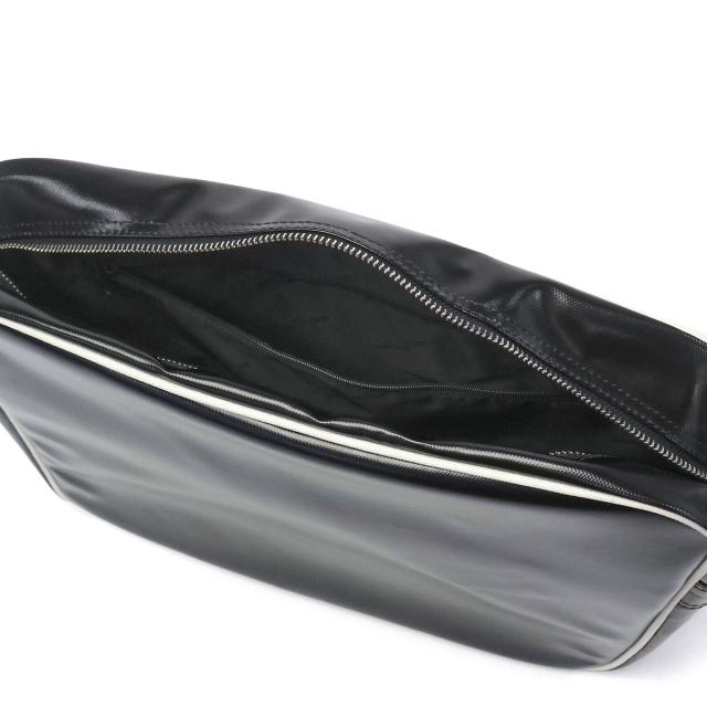 【商品レビューで＋5％】フレッドペリー ショルダーバッグ メンズ レディース 斜めがけバッグ ブランド FRED PERRY 斜めがけ 大きめ 軽量 ファスナー PC 14inch A4 14.5L Classic Shoulder Bag L8257