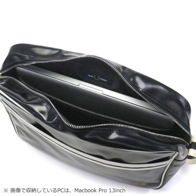 【商品レビューで＋5％】フレッドペリー ショルダーバッグ メンズ レディース 斜めがけバッグ ブランド FRED PERRY 斜めがけ 大きめ 軽量 ファスナー PC 14inch A4 14.5L Classic Shoulder Bag L8257