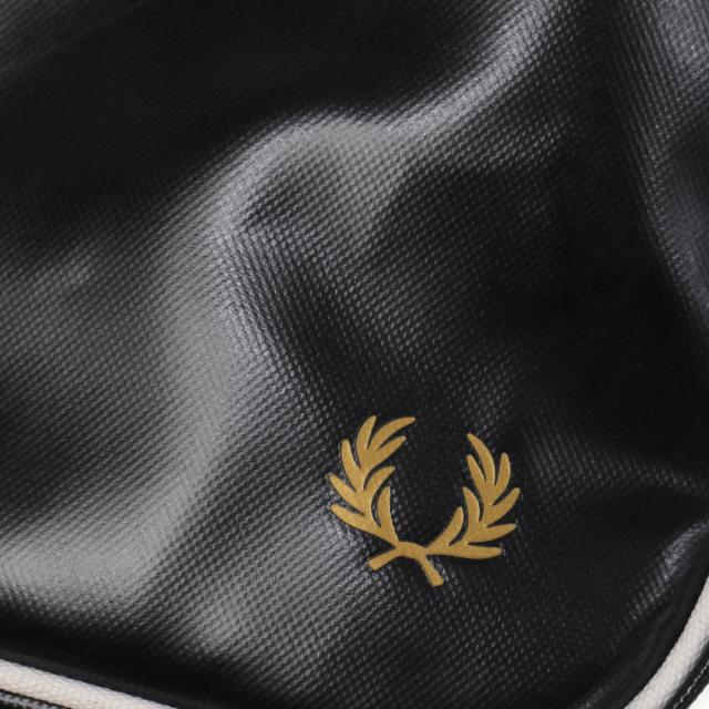【商品レビューで＋5％】フレッドペリー ショルダーバッグ メンズ レディース 斜めがけバッグ ブランド FRED PERRY 斜めがけ 大きめ 軽量 ファスナー PC 14inch A4 14.5L Classic Shoulder Bag L8257