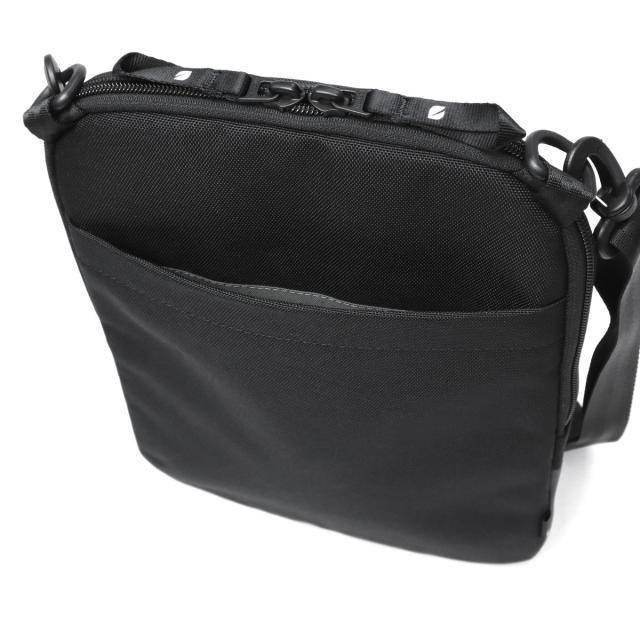 【商品レビューで＋5％】【日本正規品】インケース ショルダーバッグ メンズ レディース 斜めがけバッグ ブランド Incase 小さめ かっこいい 斜めがけ 大人 撥水 縦型 B5 4.9L クロスボディバッグ ショルダー A.R.C.Crossbody Bag