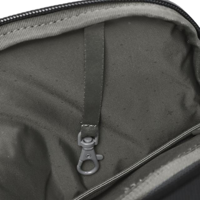 【商品レビューで＋5％】【日本正規品】インケース ショルダーバッグ メンズ レディース 斜めがけバッグ ブランド Incase 小さめ かっこいい 斜めがけ 大人 撥水 縦型 B5 4.9L クロスボディバッグ ショルダー A.R.C.Crossbody Bag