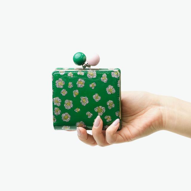 【商いもの文芸評論で＋5％】ツモリチサト 二つ折り紙入れ レディース ブランド名 tsumori chisato CARRY 紙入れ 蝦蟇口 本革 革 成年者 可愛らしい 二つ折 グリッターフラワー 57856