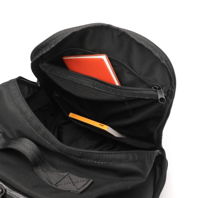 【商品レビューで＋5％】【セール30%OFF】 アントラック リュック 大容量 シンプル 黒 通勤 通学 UNTRACK ブランド PC収納 13.3inch 撥水 B4 A4 60058