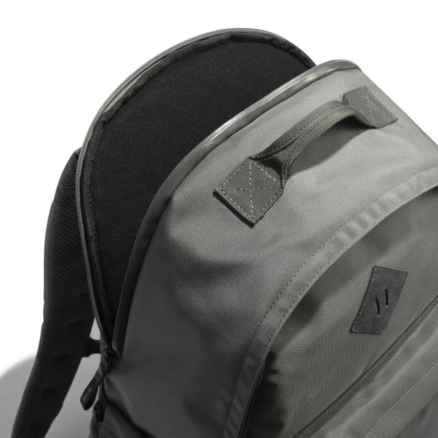 【商品レビューで＋5％】【セール30%OFF】 アントラック リュック 大容量 シンプル 黒 通勤 通学 UNTRACK ブランド PC収納 13.3inch 撥水 B4 A4 60058