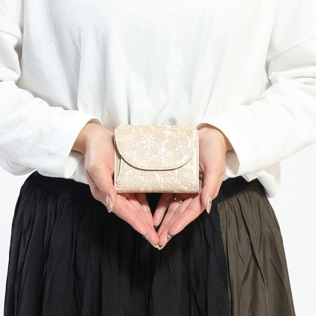 【商品レビューで+5%】アルカン 財布 Arukan クレア 二つ折り財布 コンパクト 本革 レザー 花柄 レディース 日本製 1411-674の通販は 【商品レビューで+5%】アルカン 財布 Arukan クレア 二つ折り財布 コンパクト 本革 レザー 花柄 レディース 日本製 1411-674の通販は