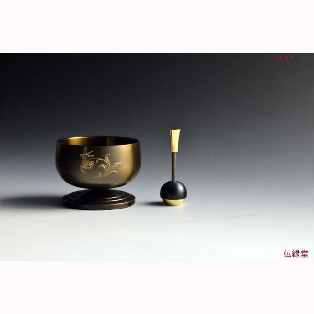 国産仏具【伝統の黒光色：明蓮りん（みょうれんりん）彫金花鳥　黒檀リン棒付】 送料無料