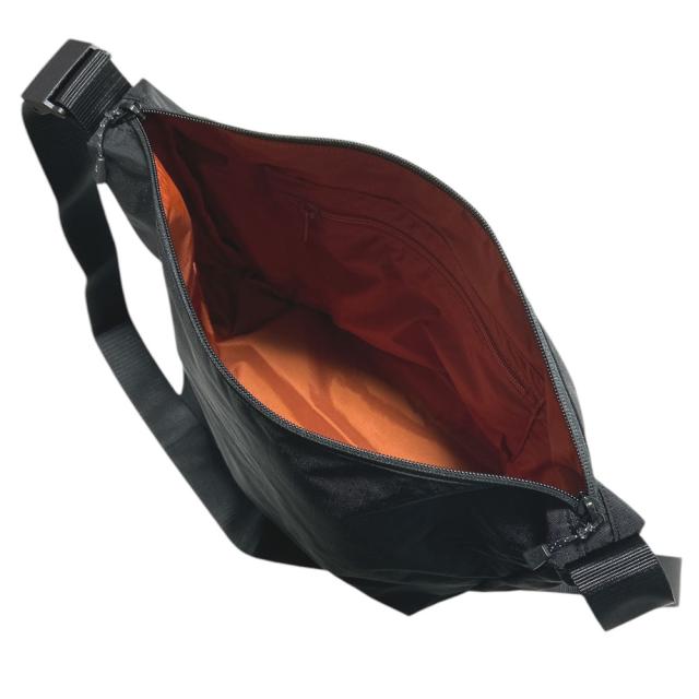 新品 モンベル mont-bell ベルニナショルダー バッグ M 1123896