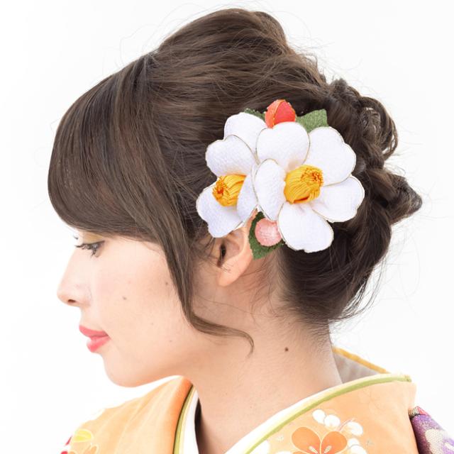 成人式 髪飾り 赤 白 花 椿 袴 髪かざり 卒業式 はかま かみかざり ちりめん 玉 コーム 日本製 和装 和柄 W22 髪留め 浴衣 ゆかた の通販はau Pay マーケット ヒロインスタイル
