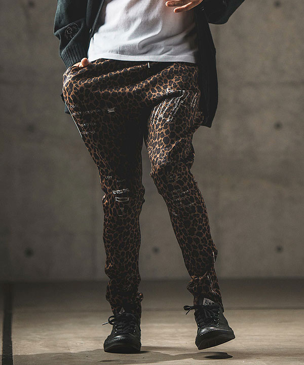 2024 秋冬 2nd 先行予約 10月上旬〜中旬入荷予定 GLIMCLAP Tight fit track pants -leopard × hand writing pattern-