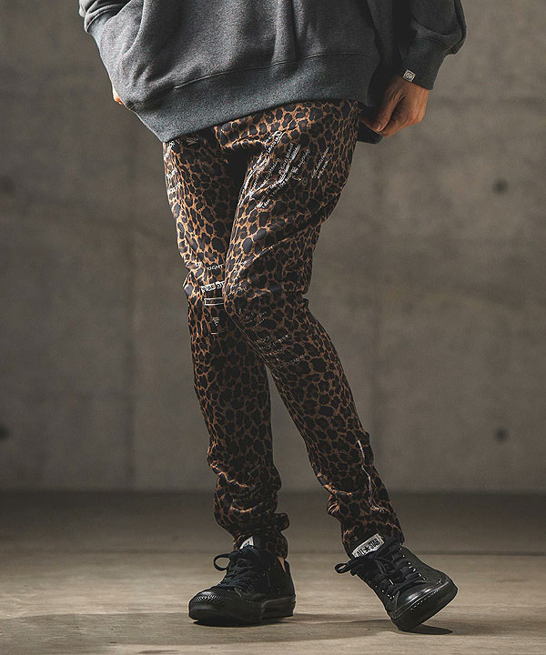 2024 秋冬 2nd 先行予約 10月上旬〜中旬入荷予定 GLIMCLAP Tight fit track pants -leopard × hand writing pattern-