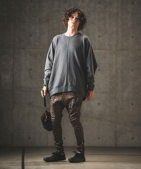 2024 秋冬 2nd 先行予約 10月上旬〜中旬入荷予定 GLIMCLAP Tight fit track pants -leopard × hand writing pattern-