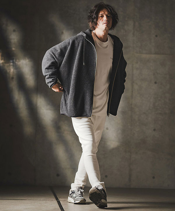 2025 秋冬 1st 先行予約 8月中旬〜下旬入荷予定 GLIMCLAP グリムクラップ Boxy silhouette long sleeve T-shirt -Minimal printed design-