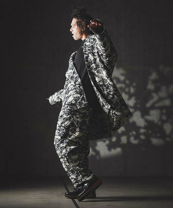 2025 秋冬 1st 先行予約 9月中旬〜下旬入荷予定 GLIMCLAP グリム Gown-ish cropped coat -Brushed texture & Full patterned textile-