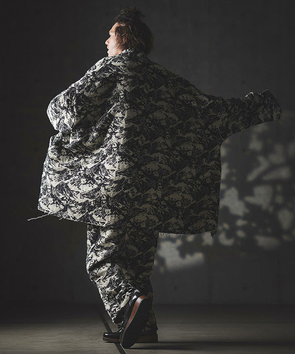 2025 秋冬 1st 先行予約 9月中旬〜下旬入荷予定 GLIMCLAP グリム Gown-ish cropped coat -Brushed texture & Full patterned textile-