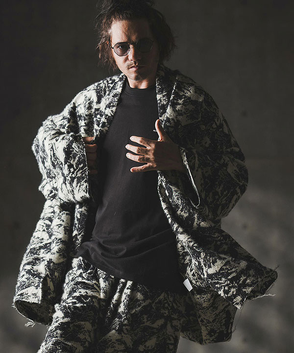 2025 秋冬 1st 先行予約 9月中旬〜下旬入荷予定 GLIMCLAP グリム Gown-ish cropped coat -Brushed texture & Full patterned textile-