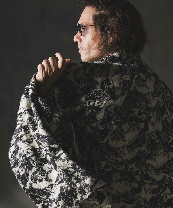 2025 秋冬 1st 先行予約 9月中旬〜下旬入荷予定 GLIMCLAP グリム Gown-ish cropped coat -Brushed texture & Full patterned textile-