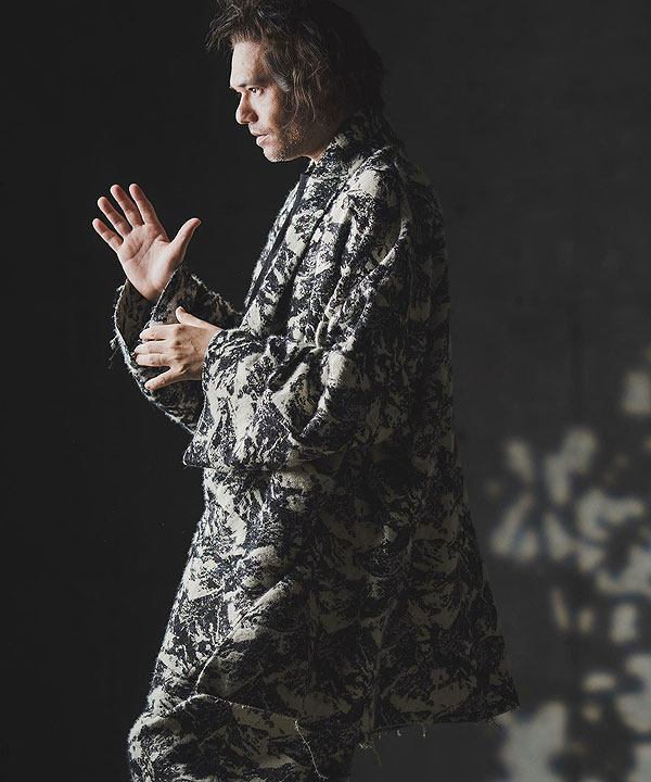 2025 秋冬 1st 先行予約 9月中旬〜下旬入荷予定 GLIMCLAP グリム Gown-ish cropped coat -Brushed texture & Full patterned textile-