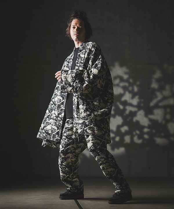 2025 秋冬 1st 先行予約 9月中旬〜下旬入荷予定 GLIMCLAP グリム Gown-ish cropped coat -Brushed texture & Full patterned textile-