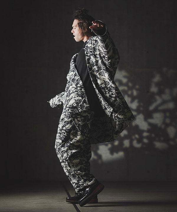 2025 秋冬 1st 先行予約 9月中旬〜下旬入荷予定 GLIMCLAP グリム Triple-pleated trousers-Brushed texture & Full patterned textile-_9
