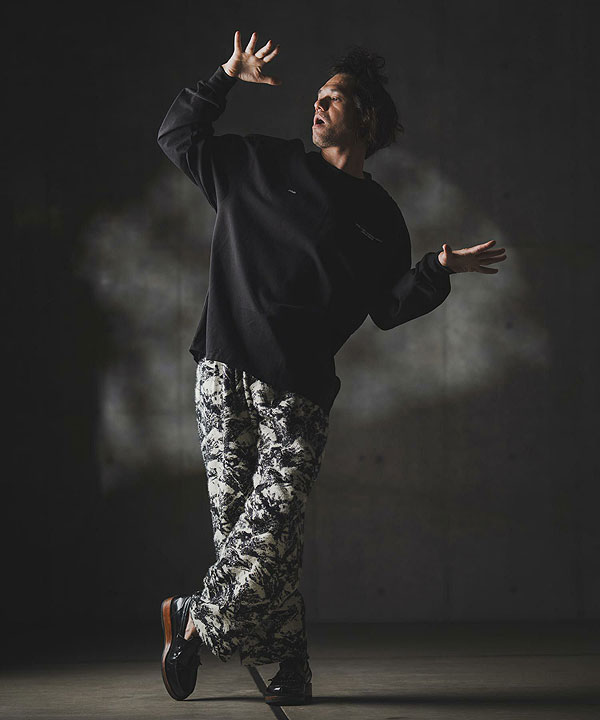 2025 秋冬 1st 先行予約 9月中旬〜下旬入荷予定 GLIMCLAP グリム Triple-pleated trousers-Brushed texture & Full patterned textile-_12
