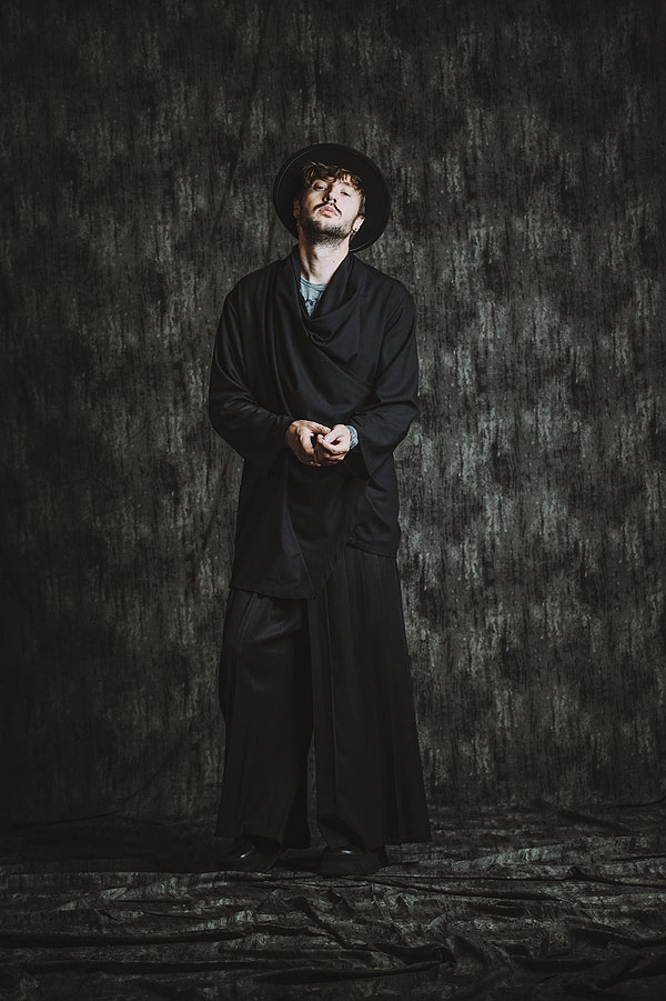 2025 秋 先行予約 10月上旬入荷予定 NO ID. BLACK ノーアイディー マルチWAYドレープガウン メンズ ガウン キャンセル不可 atftps 2025 秋 先行予約 10月上旬入荷予定 NO ID. BLACK ノーアイディー