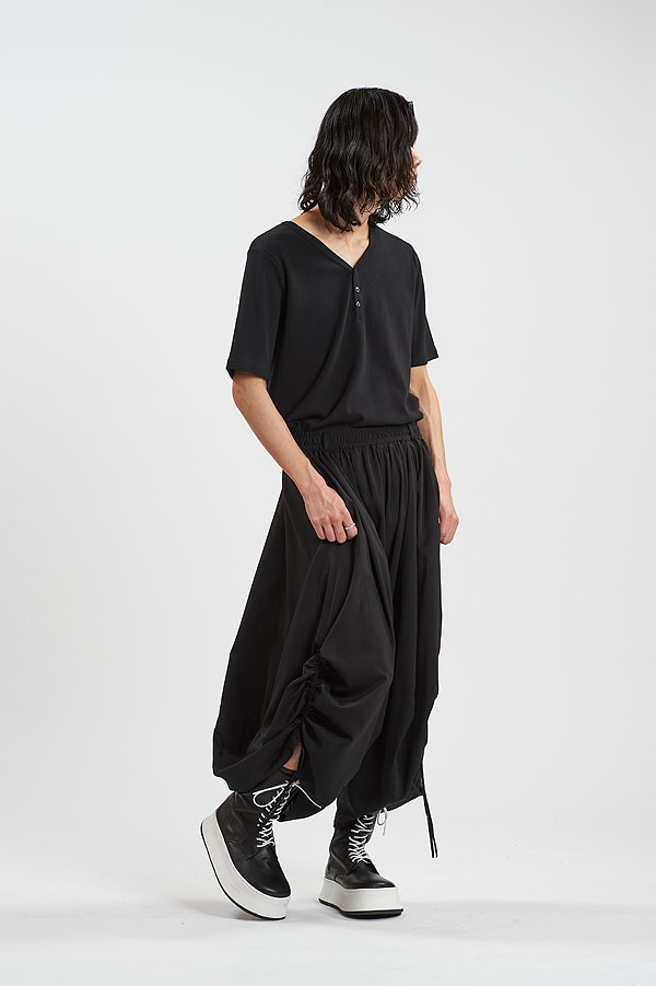 30％OFF SALE セール NO ID. BLACK ノーアイディー Squidギャザーバギートラウザーズ メンズ パンツ ワイドパンツ 送料無料 atfpts_12