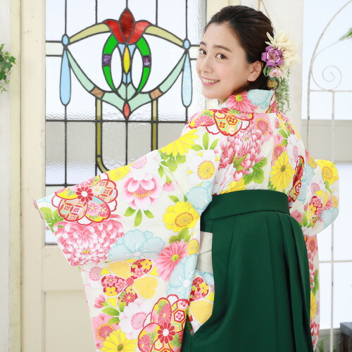 【販売】〔zu〕当店オリジナル 袴 セット 卒業式 女性 ブーツ付き16点フルセット 購入 卒業式袴セット 2尺袖着物＆袴 「白地に桜と菊」ブーツ レトロ モダン 大学 販売 安いの通販は