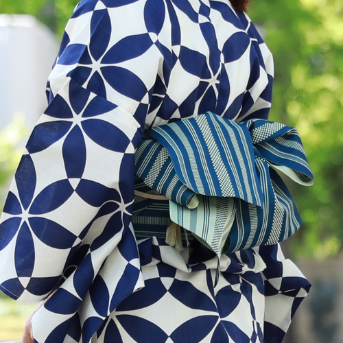 浴衣 セット レトロ 大人 レトロモダン  高級変わり織り綿浴衣3点セット「生成り地に紺の花紋」  浴衣 紺 レディース 浴衣 セット レトロ 大人 レトロモダン 高級変わり織り綿浴衣3点セット