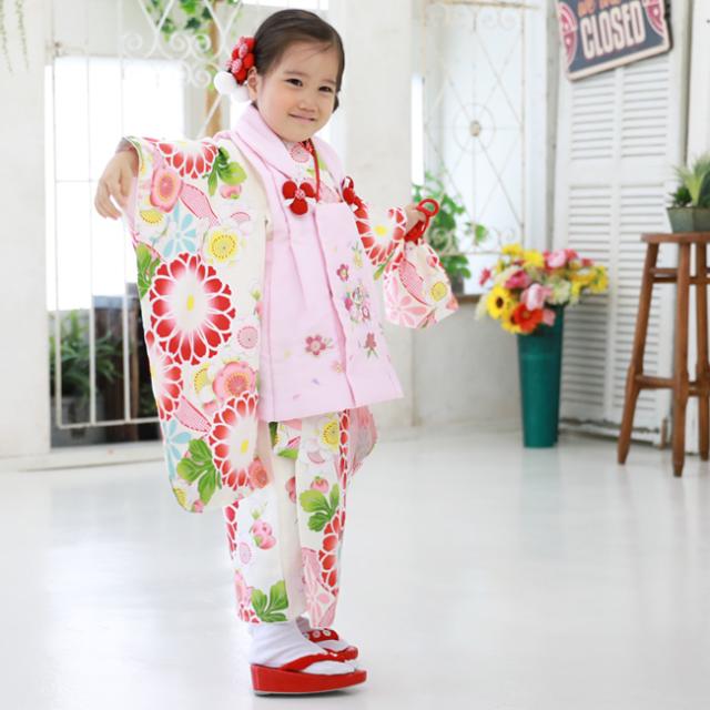 【レンタル】当店オリジナル 七五三 着物 3歳 レンタル 女の子 被布着物10点セット「白地に七宝と菊(ピンク)」レトロ 衣装 おすすめ レトロ おしゃれ 古典柄 安い 大正ロマン 刺繍_5