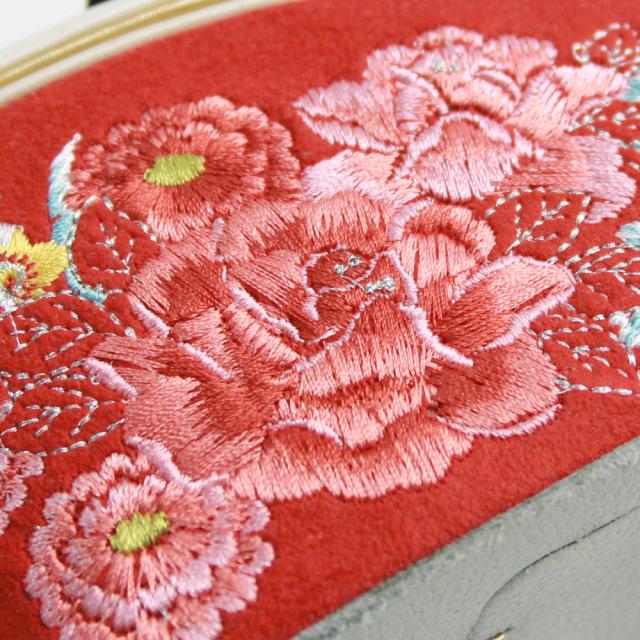 zu〕yumi yumi 薔薇刺繍 厚底足型フィット草履 朱色 黒鼻緒