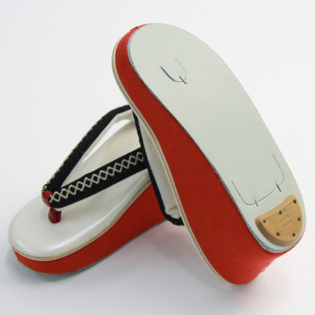 〔zu〕yumi yumi 薔薇刺繍 厚底足型フィット草履 朱色 黒鼻緒 フリーサイズ 草履 成人式 厚底 卒業式 ヒール 痛くない 単品 yumi yumi by YUMI KATSURA 桂由美 zu〕yumi yumi 薔薇刺繍 厚底足型フィット草履 朱色 黒鼻緒