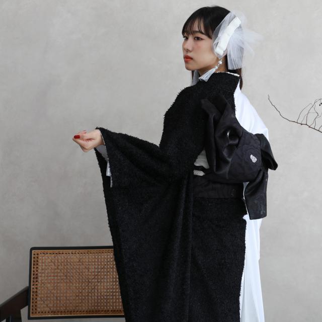 【新品・最大20日間レンタル】 振袖 レンタル 成人式 黒 くろ  ブラック 白 ホワイト  金色  ゴールド フルセットレンタル24点フルセット クール モード ゴージャス ラグジュアリー 流行り  「黒地と白地の配色振袖」 結婚式  ブラック  黒 かっこいい モノトーン 新品・最大20日間レンタル】 振袖 レンタル 成人式 黒 くろ ブラック