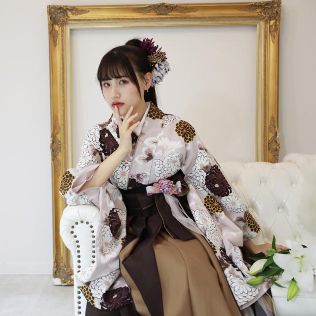 【履物が選べるレンタル】   卒業式 袴 レンタル 女 大学 フルセット 袴セット 女性 卒業式袴セット 袴フルセット 「薄紫地に菊と花」レンタル シンプル   大人 履物が選べるレンタル】 卒業式 袴 レンタル 女 大学 フルセット 袴