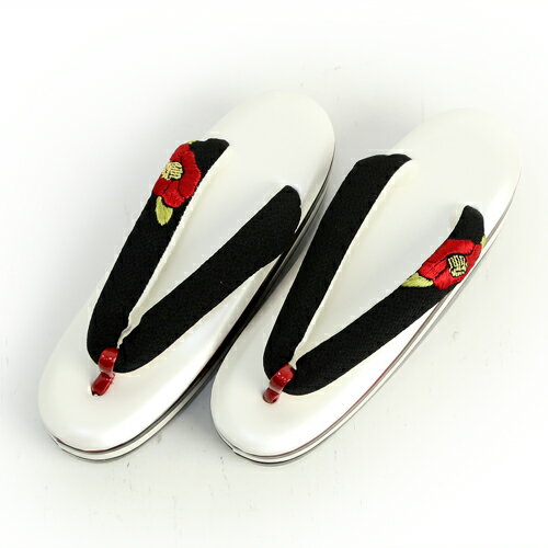 〔zu〕「椿刺繍 三枚芯草履 黒」振袖 袴 成人式 卒業式 ヒール 厚底 zu〕「椿刺繍 三枚芯草履 黒」振袖 袴 成人式 卒業式 ヒール 厚底 の