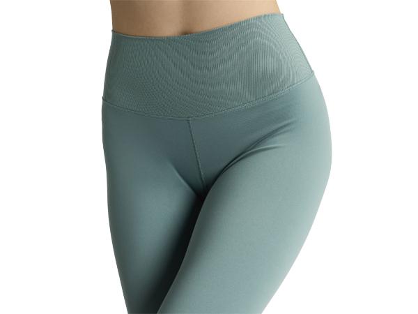 【新品未使用】ナイキ トレイル レディースLサイズ タイツ レギンス スパッツ NIKE レギンス 未使用 ナイキ ランニング タイツ 黒 金 スパッツ