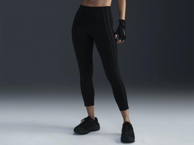 ナイキ NIKE ワン ハイウエスト 7/8 レギンス レディース ブラック 黒 スポーツ フィットネス タイツ スパッツ FV9621-010の通販は