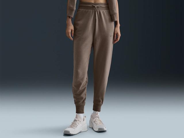 ナイキ NIKE Dri-FIT ワン ハイウエスト 7/8 フレンチ テリー ジョガー レディース ブラウン 茶色 スポーツ フィットネス ロング パンツ FB5435-233の通販は 7,574円