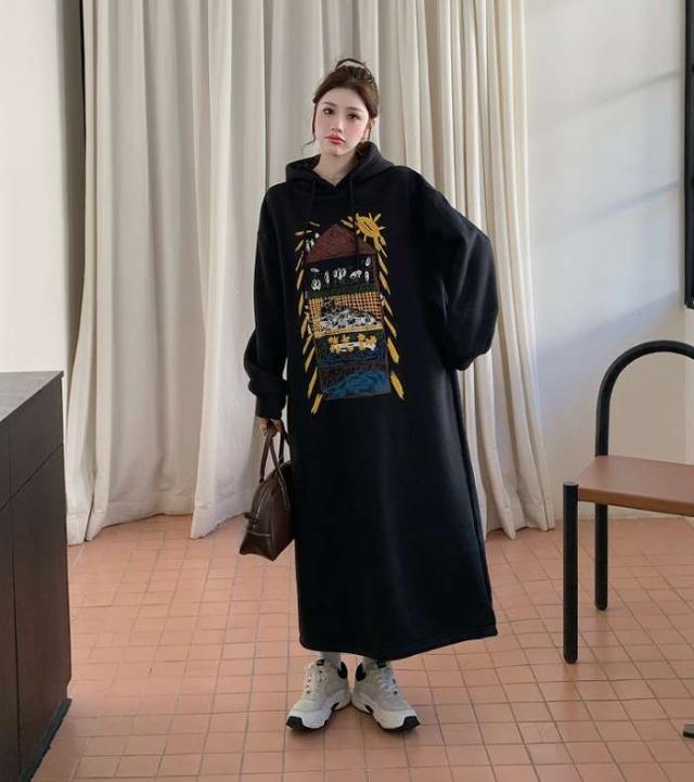 冬新作 予約商品 ワンピース ロング丈 ブラック プリント フード付き 長袖 カジュアル ゆったり 秋冬 大きいサイズ レディース レディース 大人 30代 40代 50代 冬服 202411の通販は 7,072円