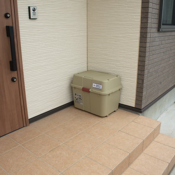 〔2台セット〕 キャリーボックス 70L コヨーテ ローラー付き 宅配BOX用シール付き 日本製 収納ボックス 防災 アウトドア 【北海道・沖縄・離島配送不可】_4