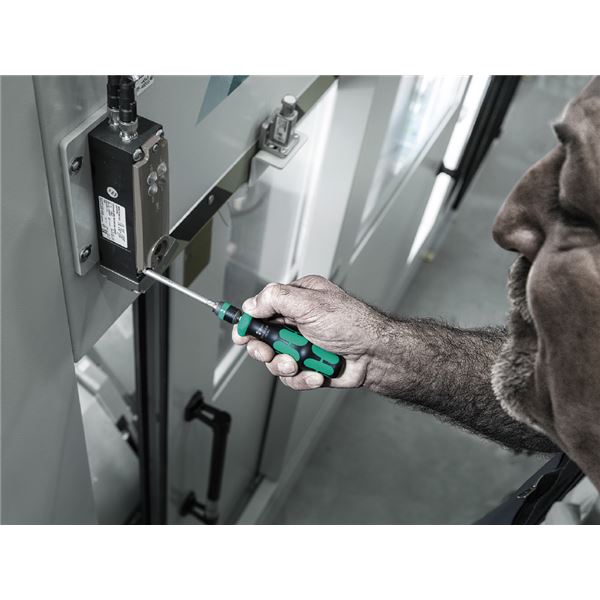 WERA ヴェラ 15点組 1/4HEX ビットラチェットドライバーセット テキスタイルボックス付 051061 工具 ツール DIY 作業工具 道具 【北海道・沖縄・離島配送不可】 WERA ヴェラ 15点組 1/4HEX ビットラチェットドライバーセット テキスタイルボックス付 051061 工具 ツール DIY 作業工具 道具 【北海道・沖縄・離島配送不可】