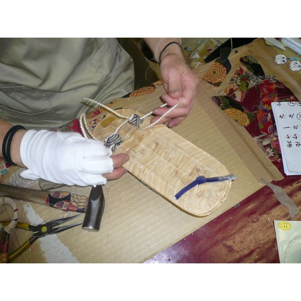 竹皮健康スポンジ草履 市松  〔対応サイズ：24〜26cm〕 【北海道・沖縄・離島配送不可】 竹皮健康スポンジ草履 市松 〔対応サイズ：24〜26cm〕 【北海道・沖縄