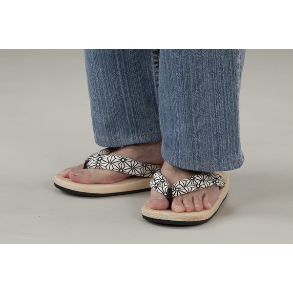 足への衝撃を和らげる 国産（日田）NEW檜サンダル（レディース/小紋）[21] 足への衝撃を和らげる 国産（日田）NEW檜サンダル（レディース⁄小紋）[21]