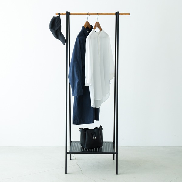 〔2個セット〕棚付木目柄ハンガーラック(ブラック/黒) 幅70cm×奥行44.5cm コートハンガー/スリム/折りたたみ/モダン/収納/洋服掛け/おしゃれ/収納棚付き/衣...